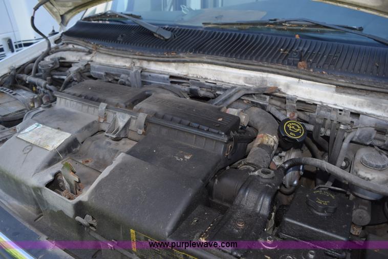 image for item H5004 2003 Ford Econoline E450 bus