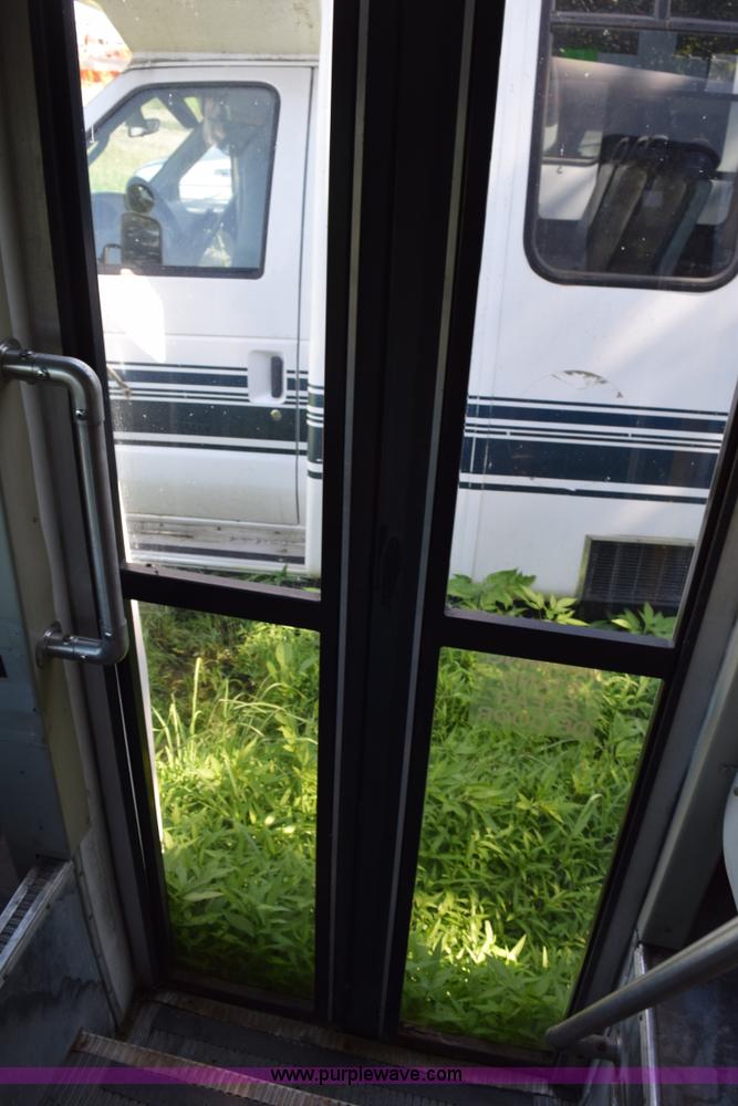 image for item H5004 2003 Ford Econoline E450 bus