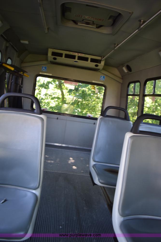 image for item H5004 2003 Ford Econoline E450 bus