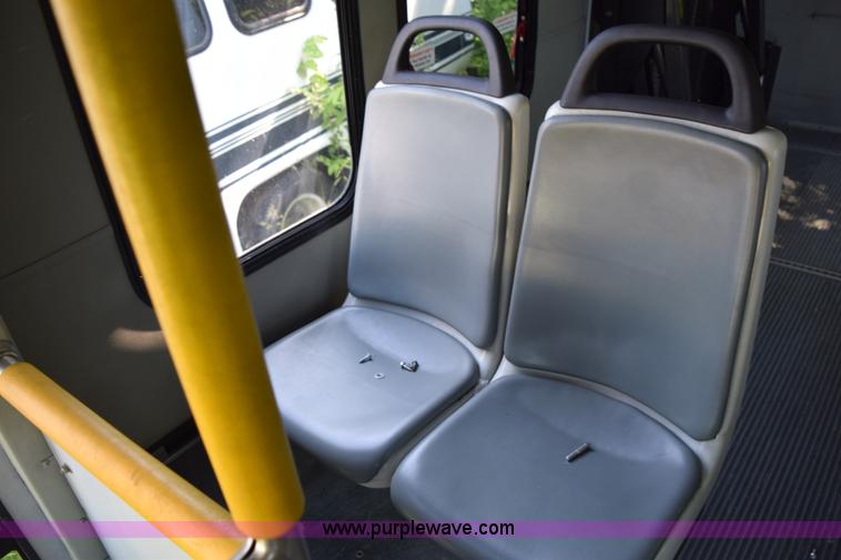 image for item H5004 2003 Ford Econoline E450 bus