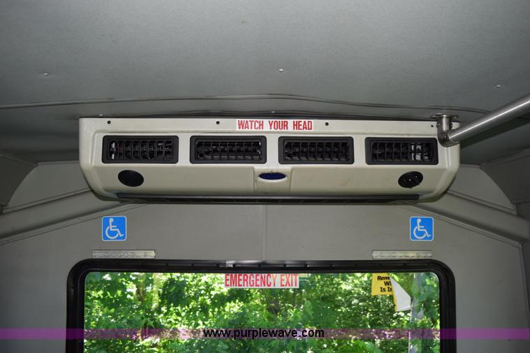 image for item H5004 2003 Ford Econoline E450 bus