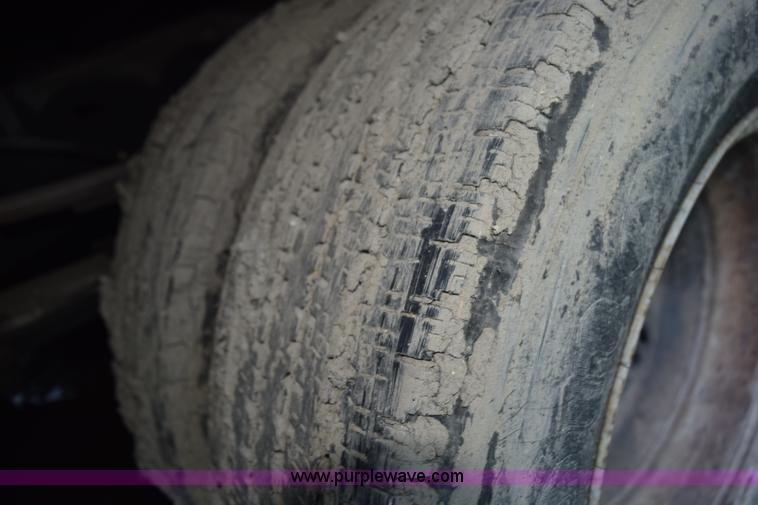 image for item H5004 2003 Ford Econoline E450 bus