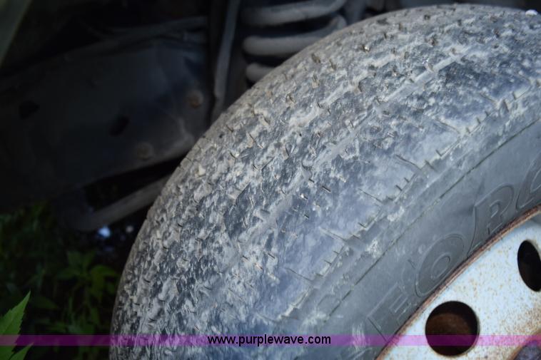 image for item H5004 2003 Ford Econoline E450 bus