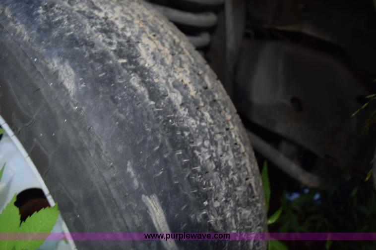 image for item H5004 2003 Ford Econoline E450 bus