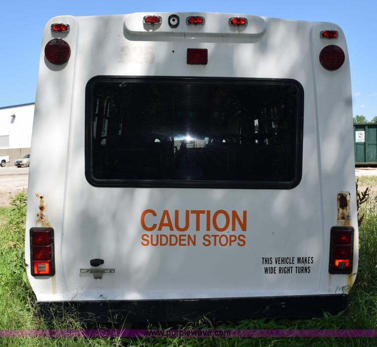 image for item H5005 2003 Ford Econoline E450 bus