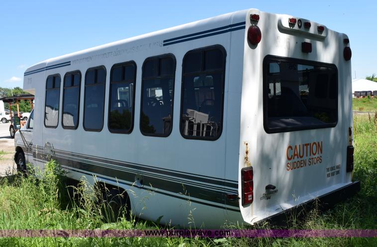 image for item H5005 2003 Ford Econoline E450 bus