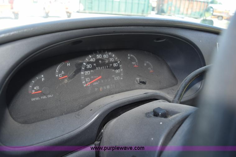image for item H5005 2003 Ford Econoline E450 bus