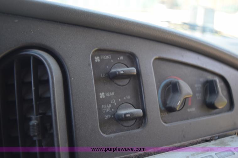 image for item H5005 2003 Ford Econoline E450 bus