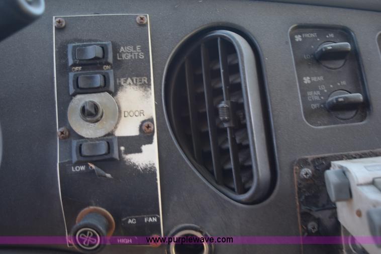 image for item H5005 2003 Ford Econoline E450 bus