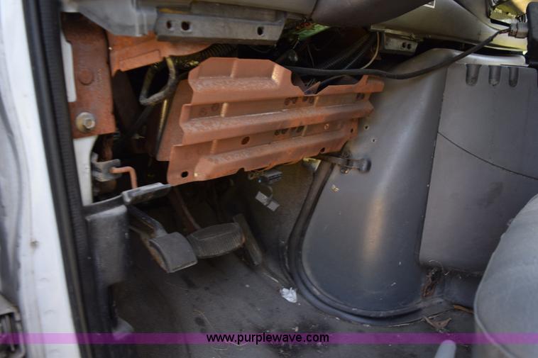 image for item H5005 2003 Ford Econoline E450 bus