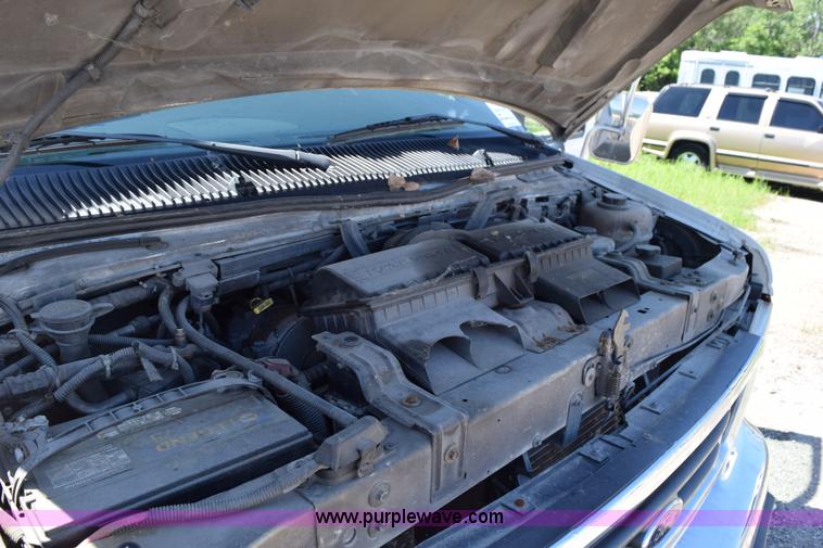 image for item H5005 2003 Ford Econoline E450 bus