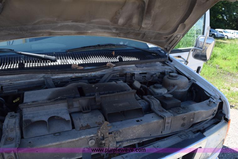 image for item H5005 2003 Ford Econoline E450 bus