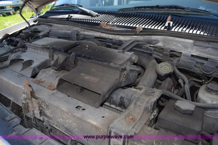 image for item H5005 2003 Ford Econoline E450 bus