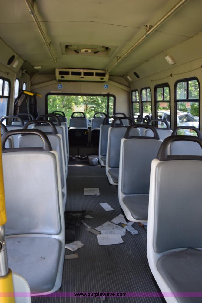 image for item H5005 2003 Ford Econoline E450 bus