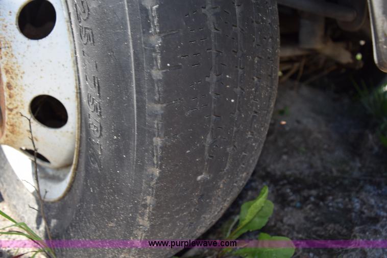 image for item H5005 2003 Ford Econoline E450 bus