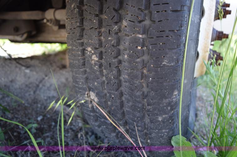 image for item H5005 2003 Ford Econoline E450 bus