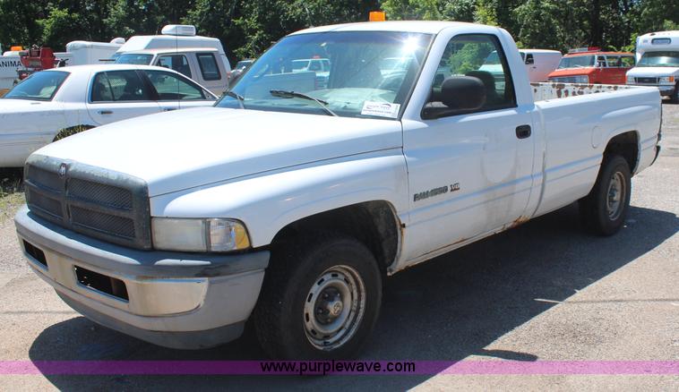 image for item H5008 2001 Dodge Ram 1500 pickup truck