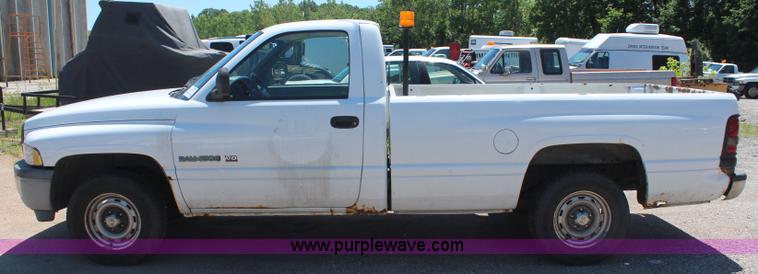 image for item H5008 2001 Dodge Ram 1500 pickup truck