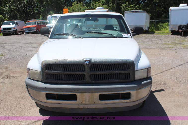 image for item H5008 2001 Dodge Ram 1500 pickup truck