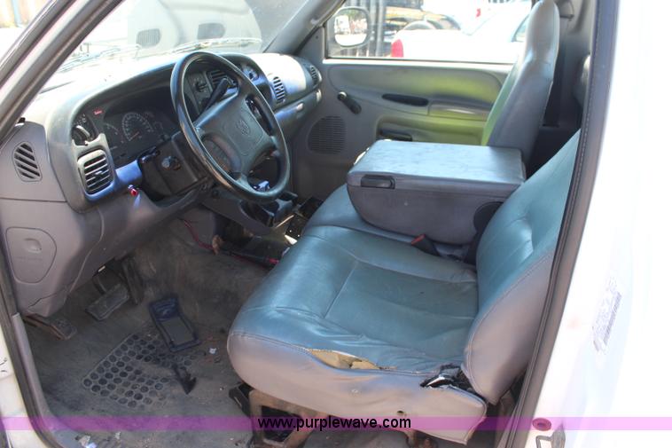 image for item H5008 2001 Dodge Ram 1500 pickup truck