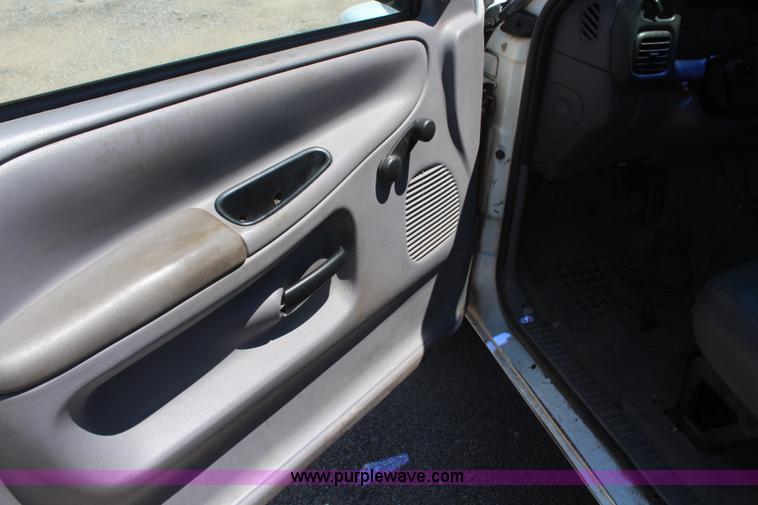 image for item H5008 2001 Dodge Ram 1500 pickup truck