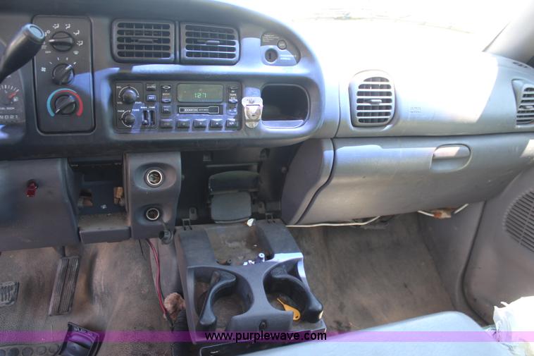 image for item H5008 2001 Dodge Ram 1500 pickup truck