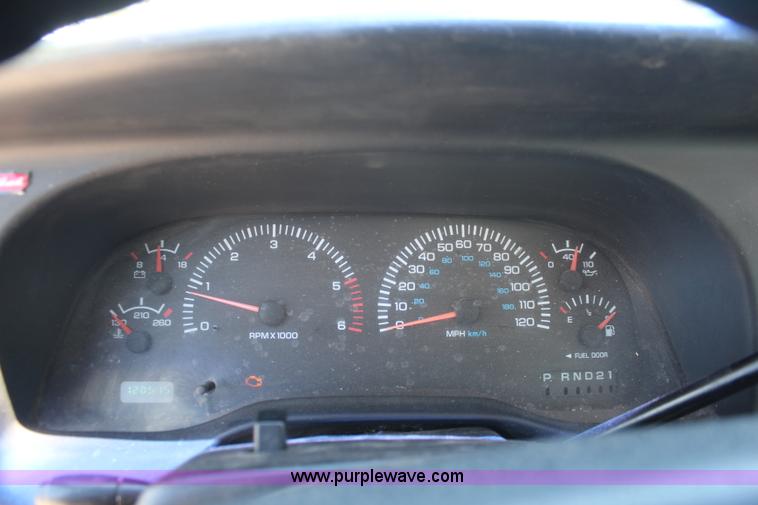 image for item H5008 2001 Dodge Ram 1500 pickup truck