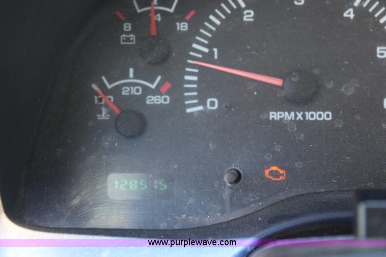 image for item H5008 2001 Dodge Ram 1500 pickup truck