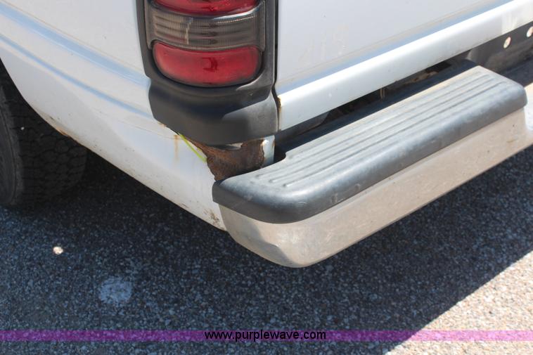 image for item H5008 2001 Dodge Ram 1500 pickup truck