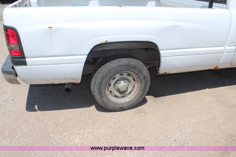 image for item H5008 2001 Dodge Ram 1500 pickup truck