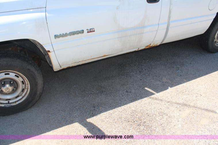 image for item H5008 2001 Dodge Ram 1500 pickup truck