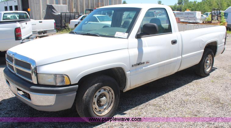 image for item H5012 2001 Dodge Ram 1500 pickup truck