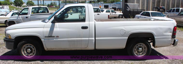 image for item H5012 2001 Dodge Ram 1500 pickup truck