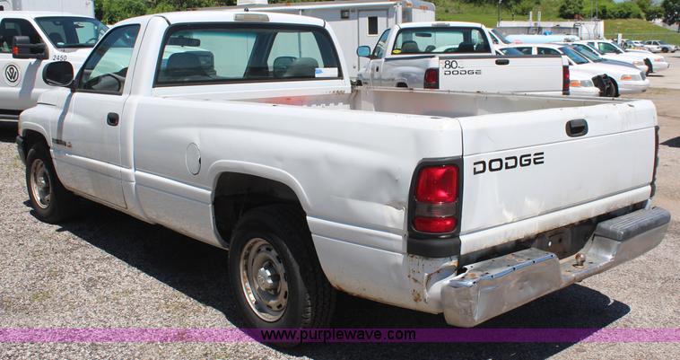 image for item H5012 2001 Dodge Ram 1500 pickup truck