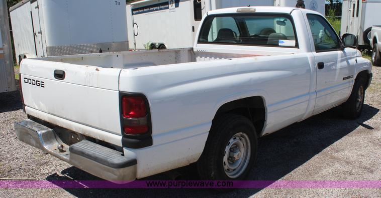 image for item H5012 2001 Dodge Ram 1500 pickup truck