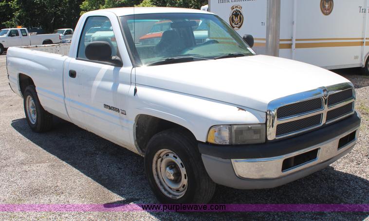image for item H5012 2001 Dodge Ram 1500 pickup truck