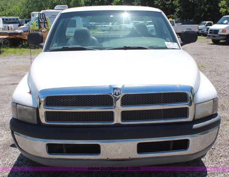 image for item H5012 2001 Dodge Ram 1500 pickup truck