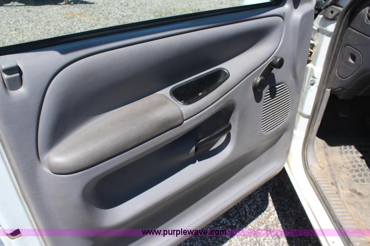 image for item H5012 2001 Dodge Ram 1500 pickup truck