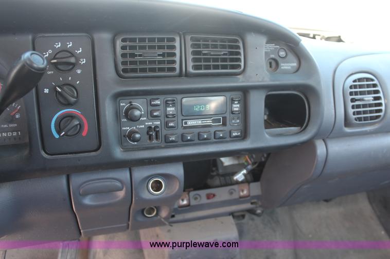 image for item H5012 2001 Dodge Ram 1500 pickup truck