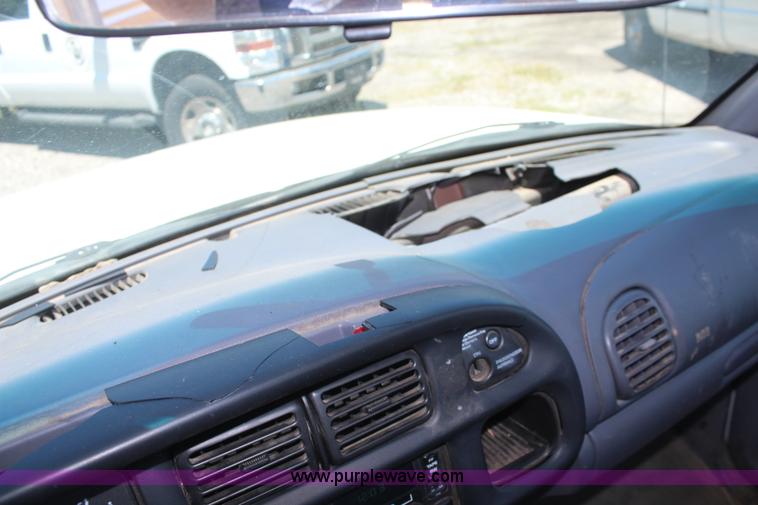 image for item H5012 2001 Dodge Ram 1500 pickup truck