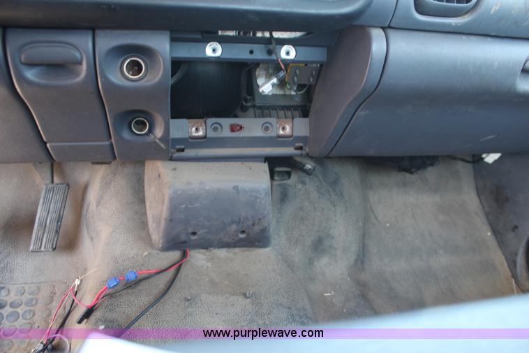 image for item H5012 2001 Dodge Ram 1500 pickup truck