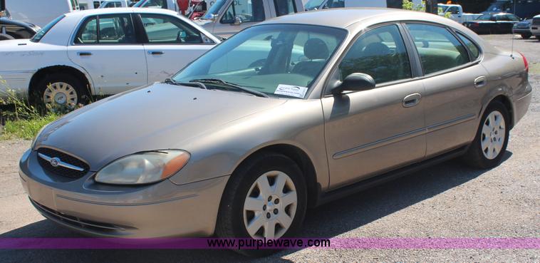 image for item H5017 2002 Ford Taurus