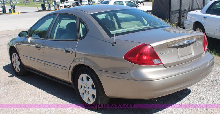 image for item H5017 2002 Ford Taurus