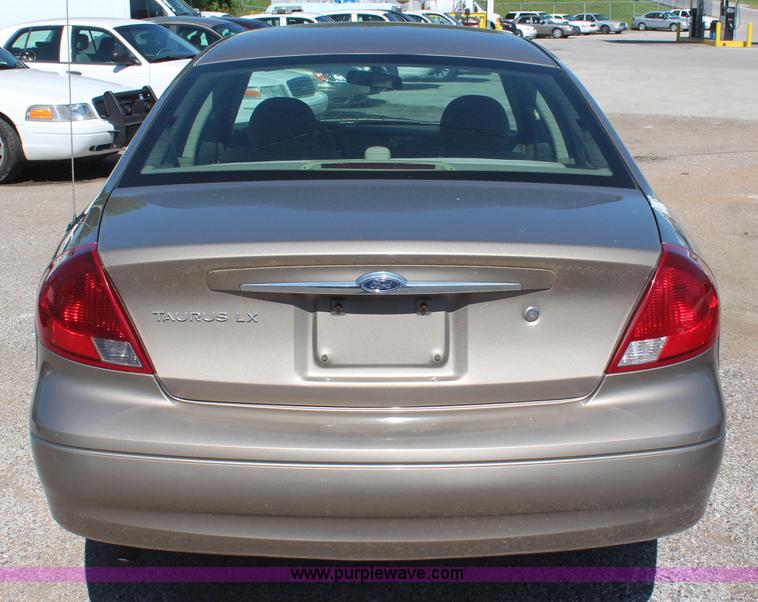 image for item H5017 2002 Ford Taurus