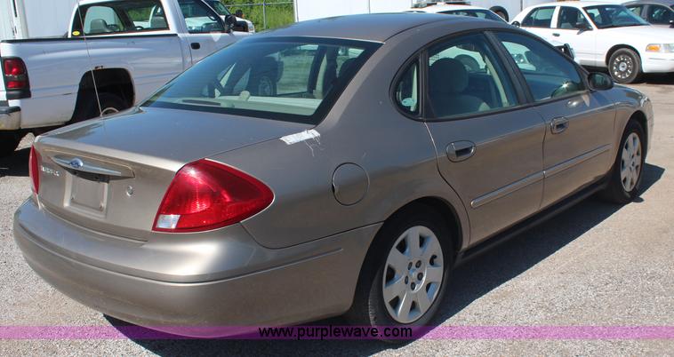 image for item H5017 2002 Ford Taurus