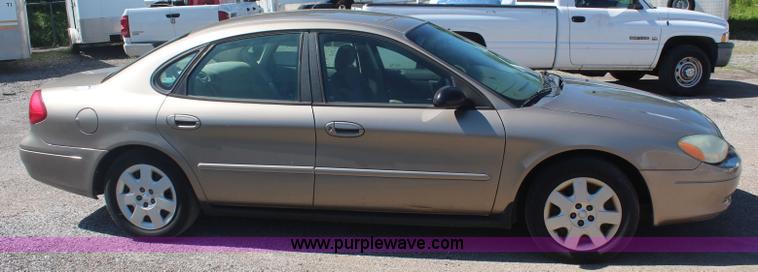 image for item H5017 2002 Ford Taurus