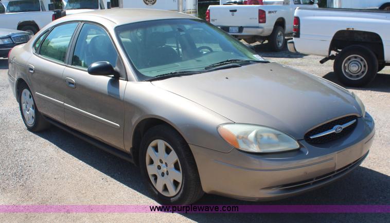 image for item H5017 2002 Ford Taurus