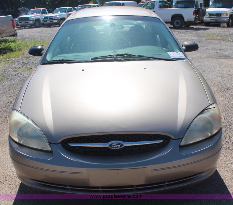 image for item H5017 2002 Ford Taurus