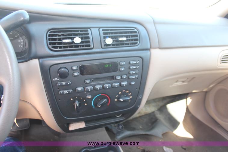 image for item H5017 2002 Ford Taurus