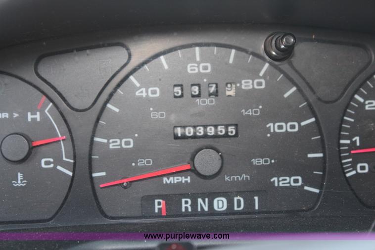 image for item H5017 2002 Ford Taurus